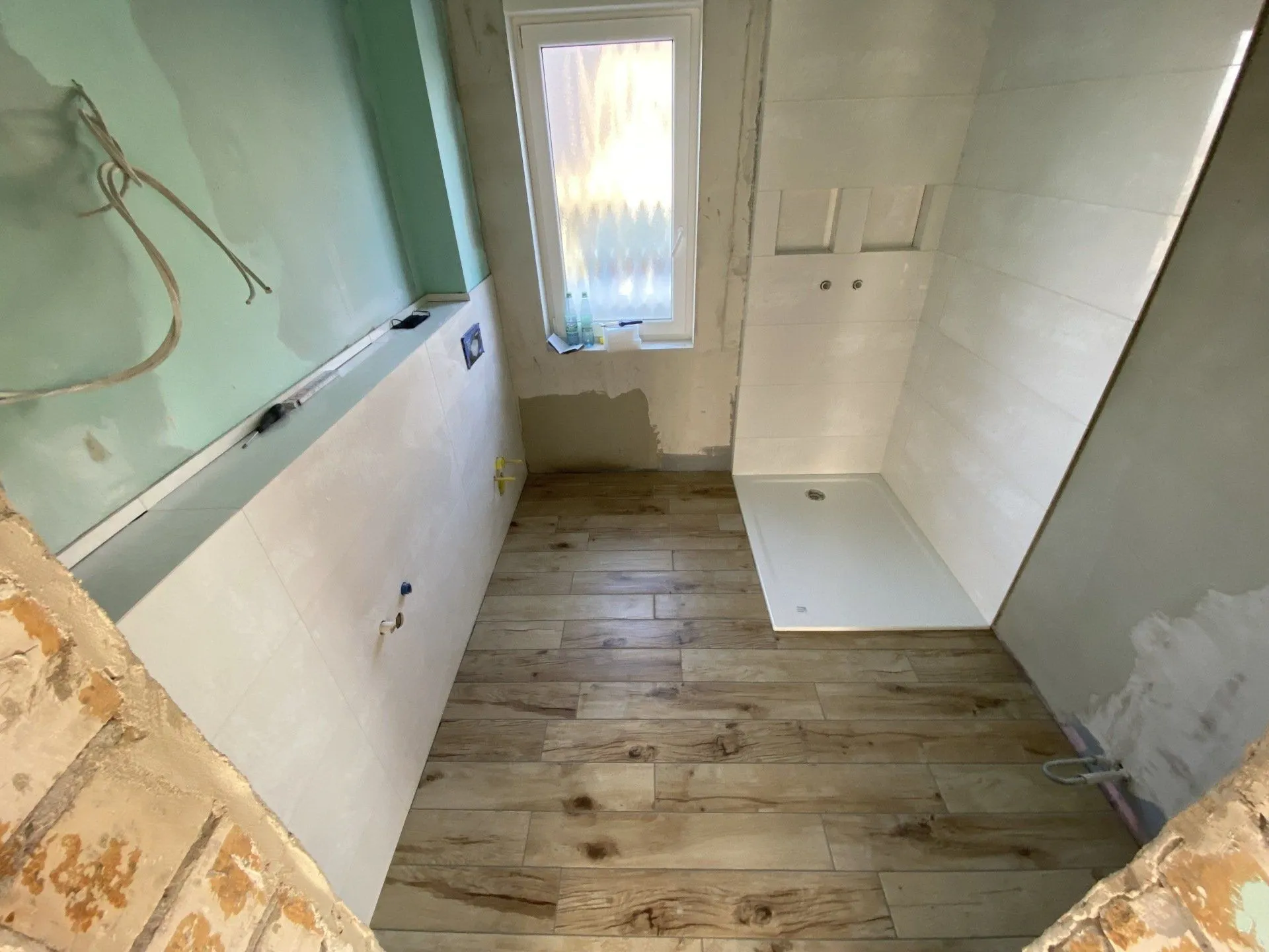 Badewanne grossformat fliesen – Fliesenarbeit von Romanowski Fliesenlegermeister, Solingen