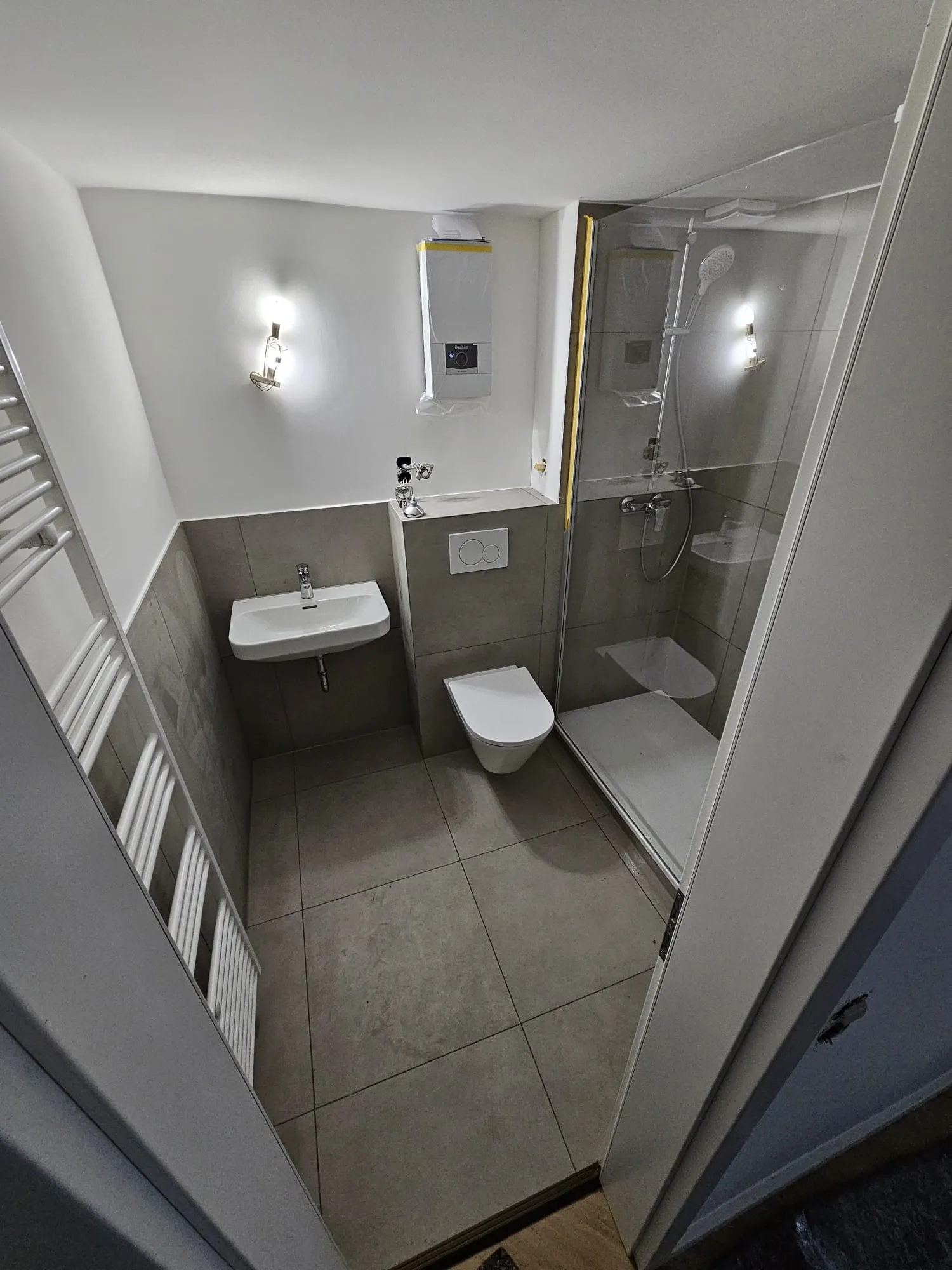 Badezimmer dusche wc – Fliesenarbeit von Romanowski Fliesenlegermeister, Solingen
