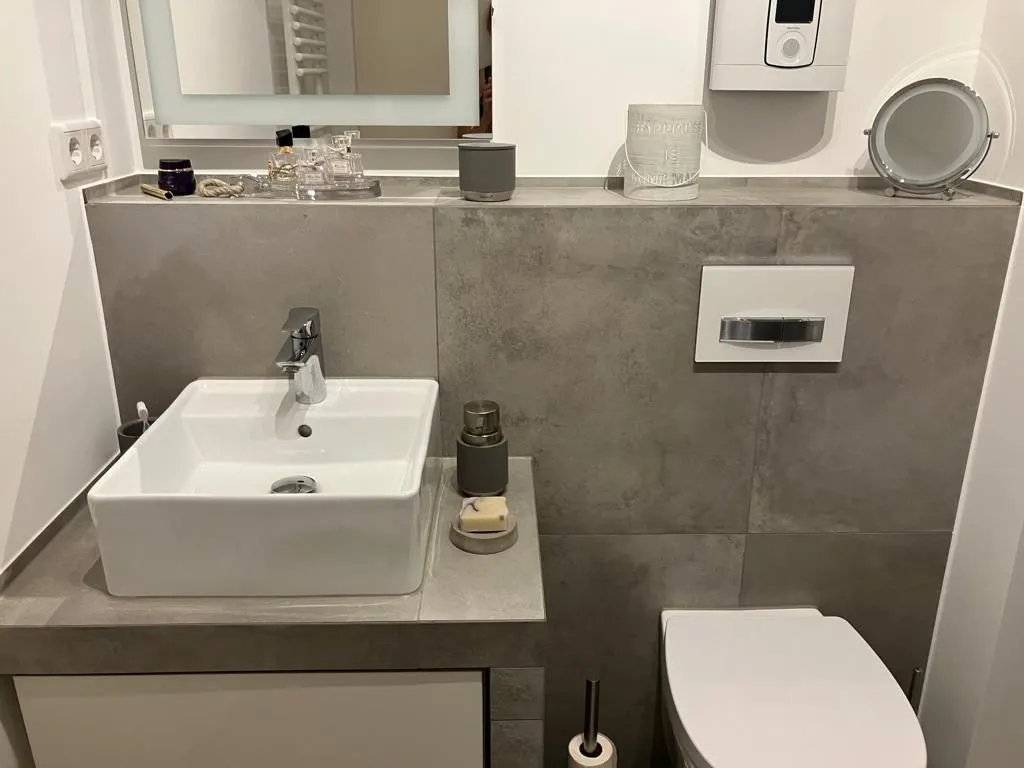 Badezimmer waschtisch wc – Fliesenarbeit von Romanowski Fliesenlegermeister, Solingen