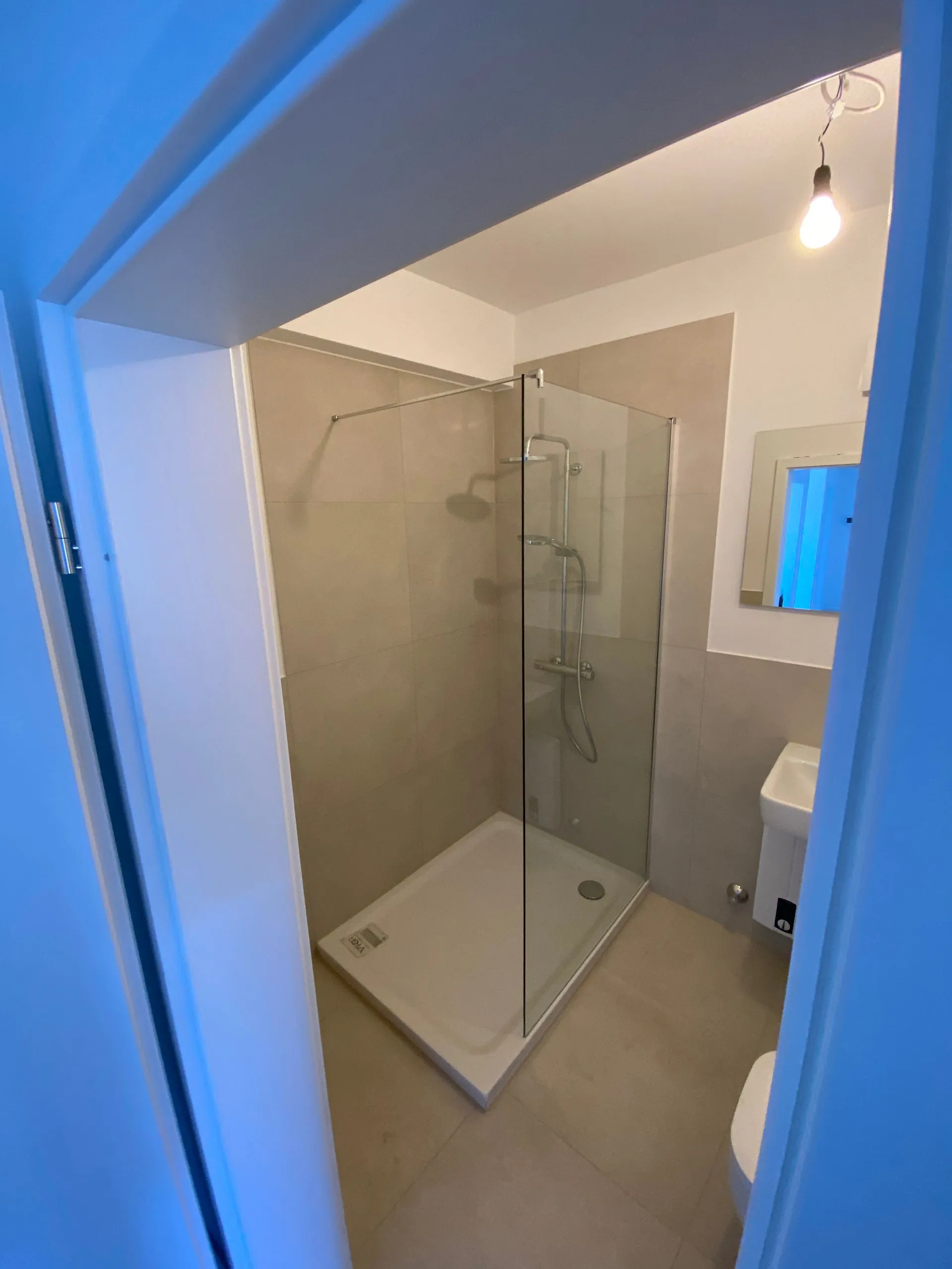 Dusche gaeste wc fliesen – Fliesenarbeit von Romanowski Fliesenlegermeister, Solingen
