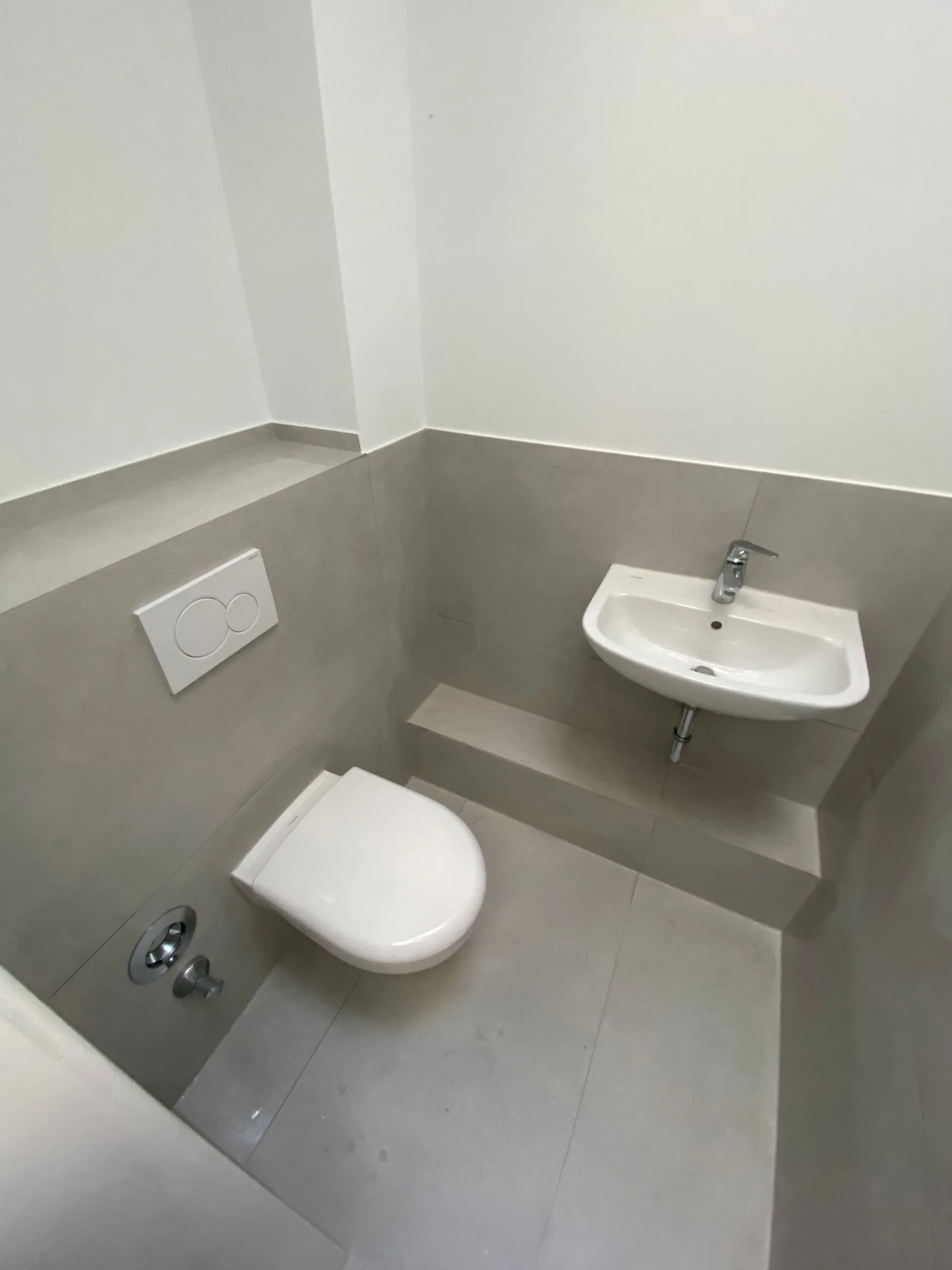 Gaeste wc bidet fliesen – Fliesenarbeit von Romanowski Fliesenlegermeister, Solingen
