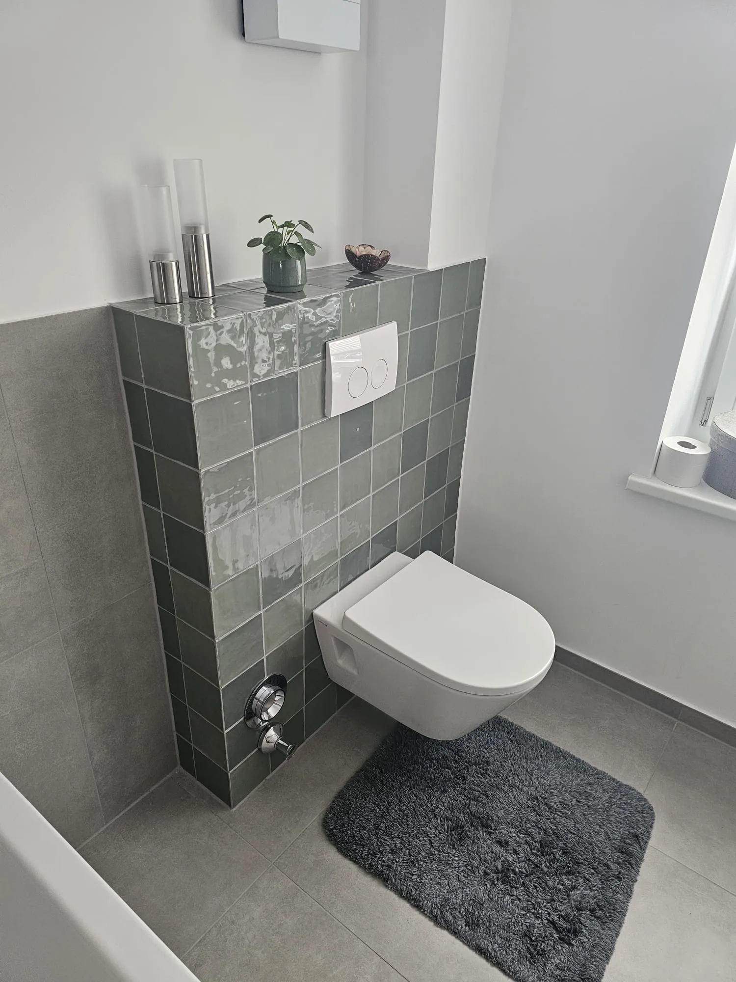 Gaeste wc gruene mosaikfliesen – Fliesenarbeit von Romanowski Fliesenlegermeister, Solingen