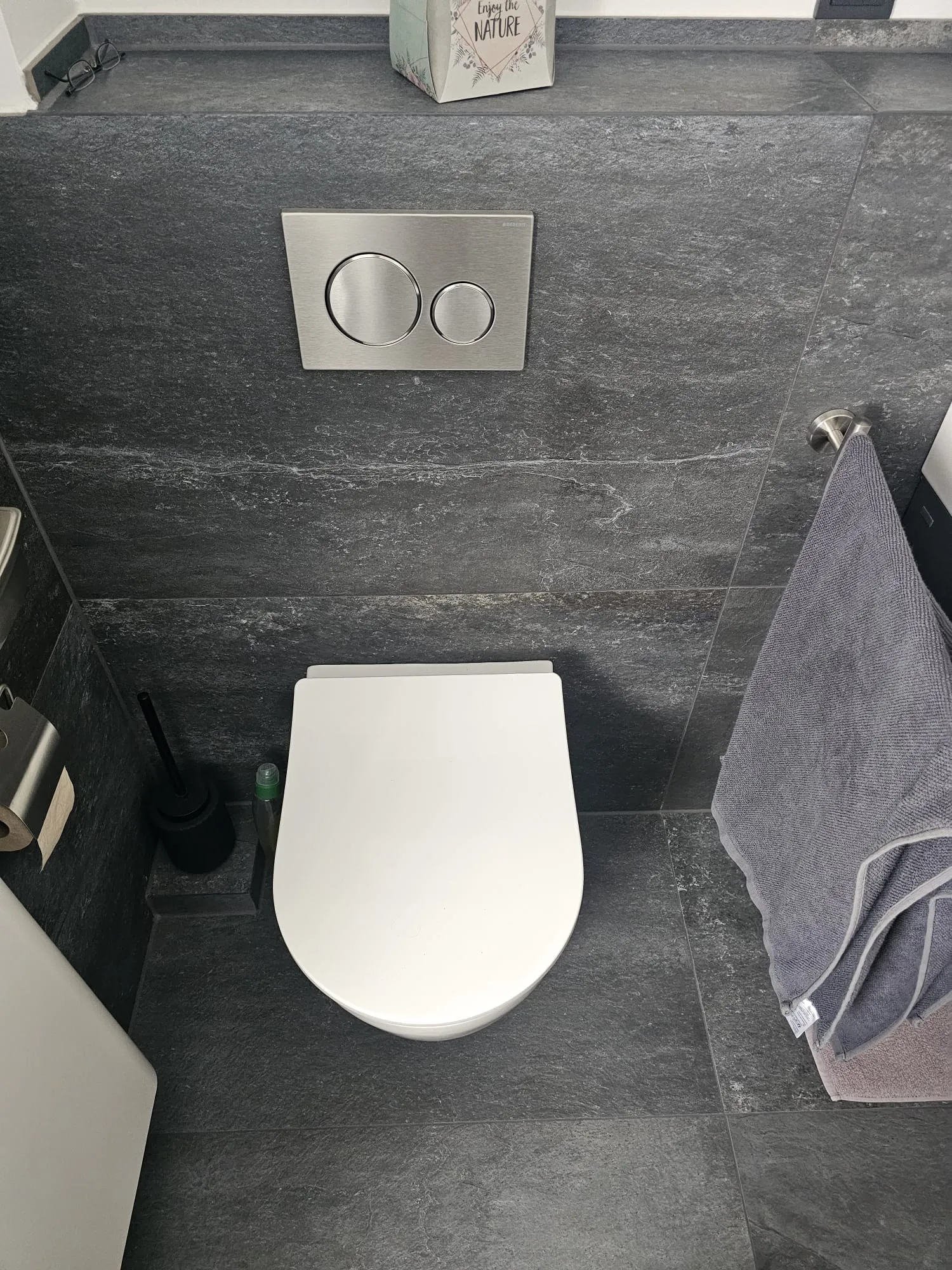 Gaeste wc steinoptik fliesen – Fliesenarbeit von Romanowski Fliesenlegermeister, Solingen
