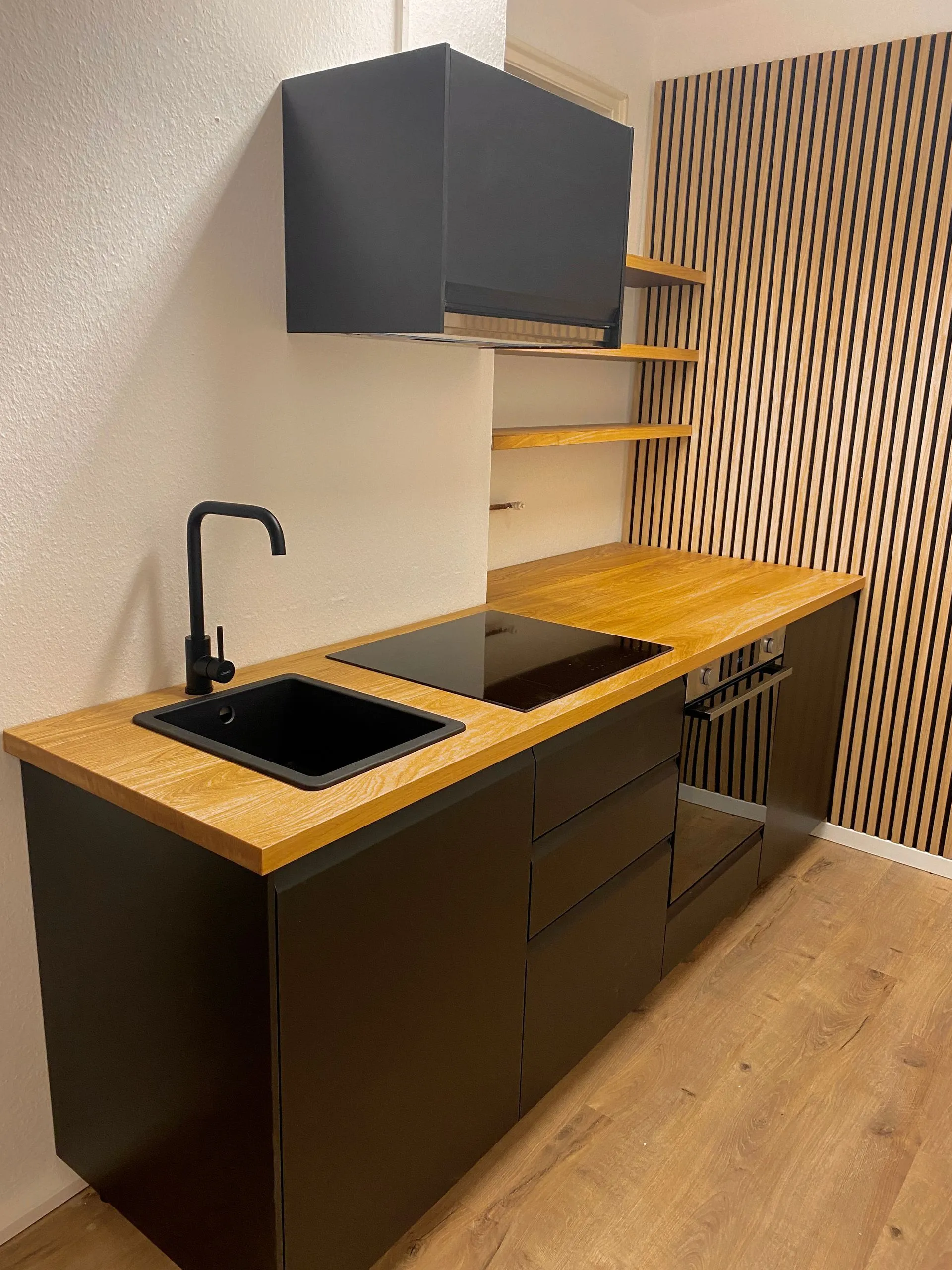 Kueche schwarze fliesen holz – Fliesenarbeit von Romanowski Fliesenlegermeister, Solingen