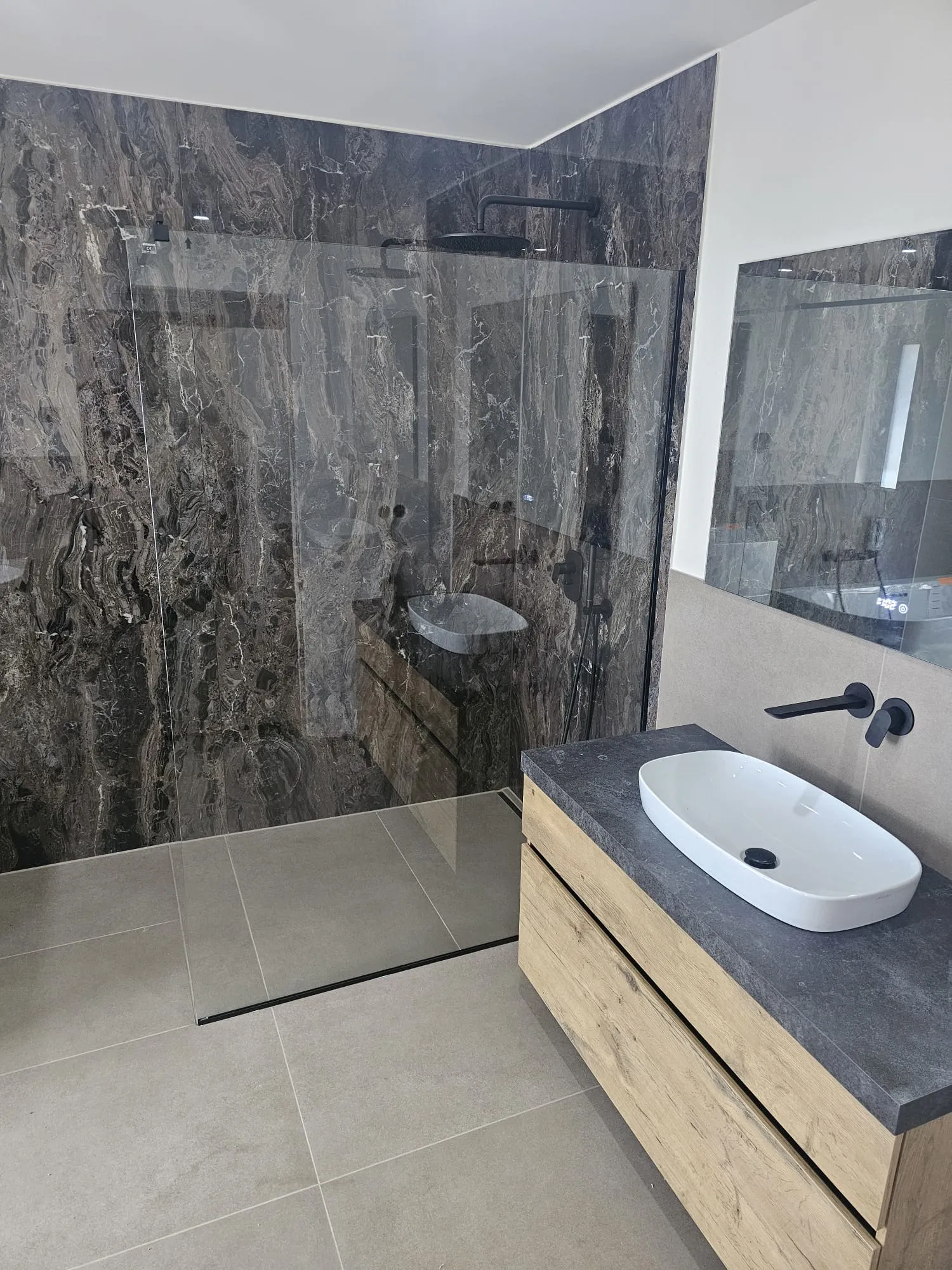 Marmor bad waschtisch naturstein – Fliesenarbeit von Romanowski Fliesenlegermeister, Solingen
