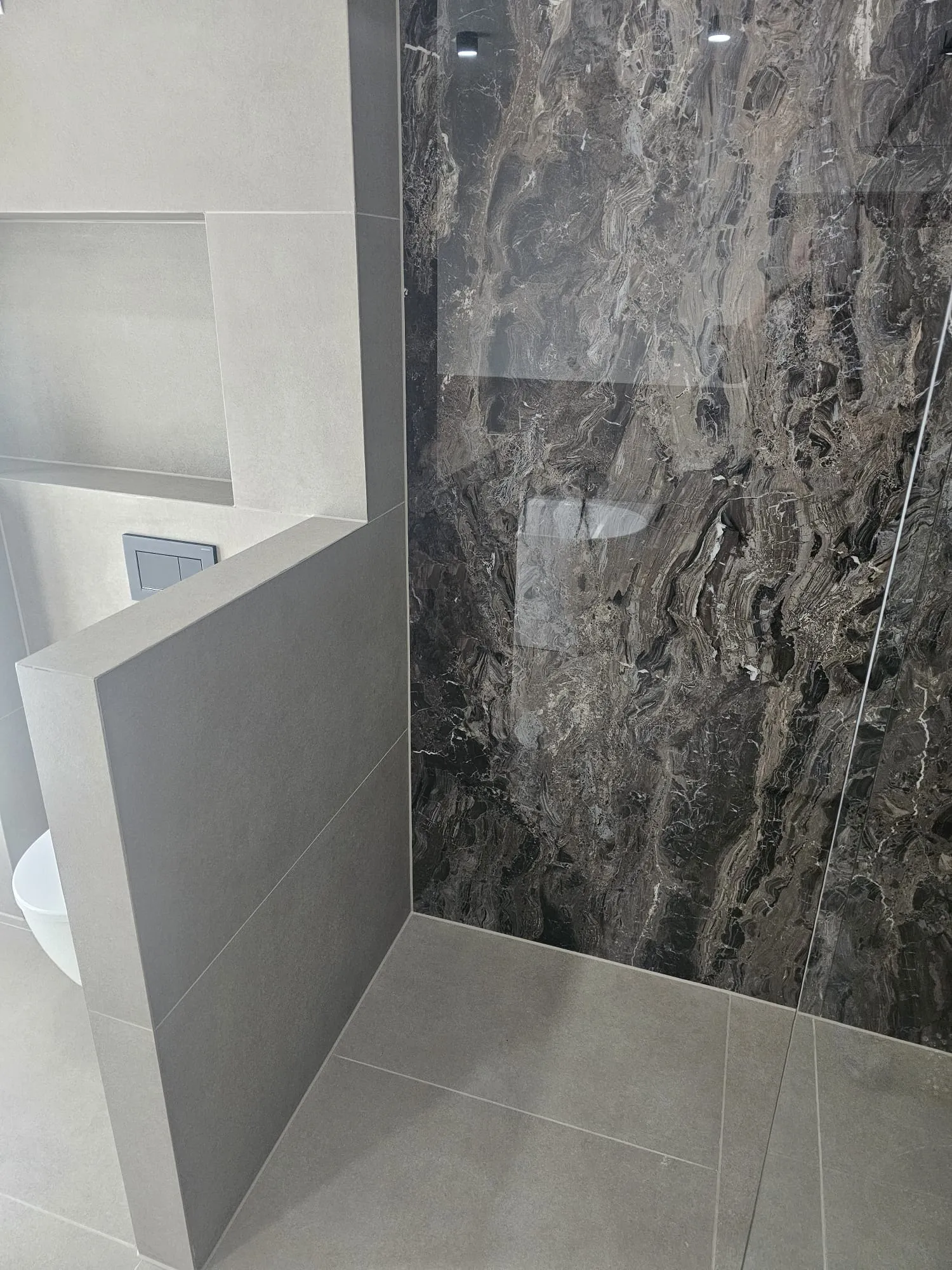 Marmor dusche naturstein – Fliesenarbeit von Romanowski Fliesenlegermeister, Solingen
