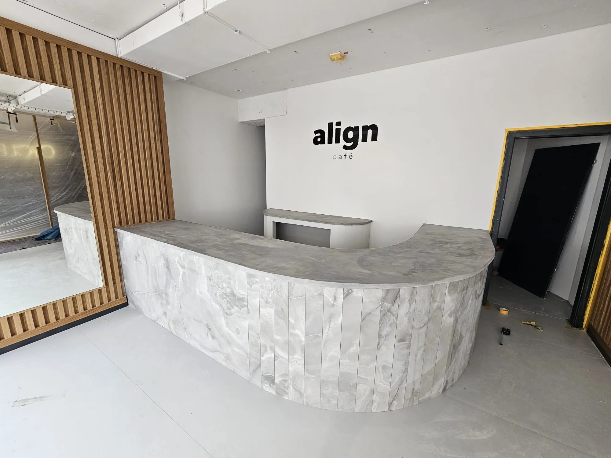 Theke marmoroptik empfang – Fliesenarbeit von Romanowski Fliesenlegermeister, Solingen